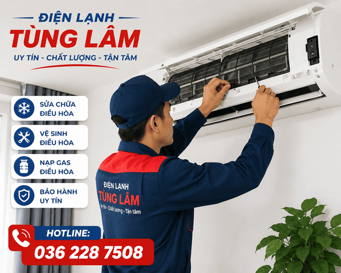Kỹ thuật viên đang sửa điều hoà treo tường tại nhà khách hàng